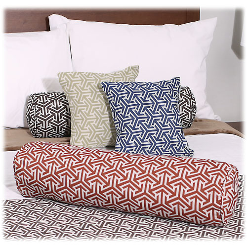 https://www.lodgmate.com/images/uploads/lodgmate_triaro_decorative_pillows_lrg.jpg